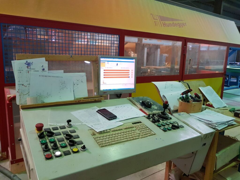 Hundegger CNC: control desk with wall-log drawings at the Eurodita factory
